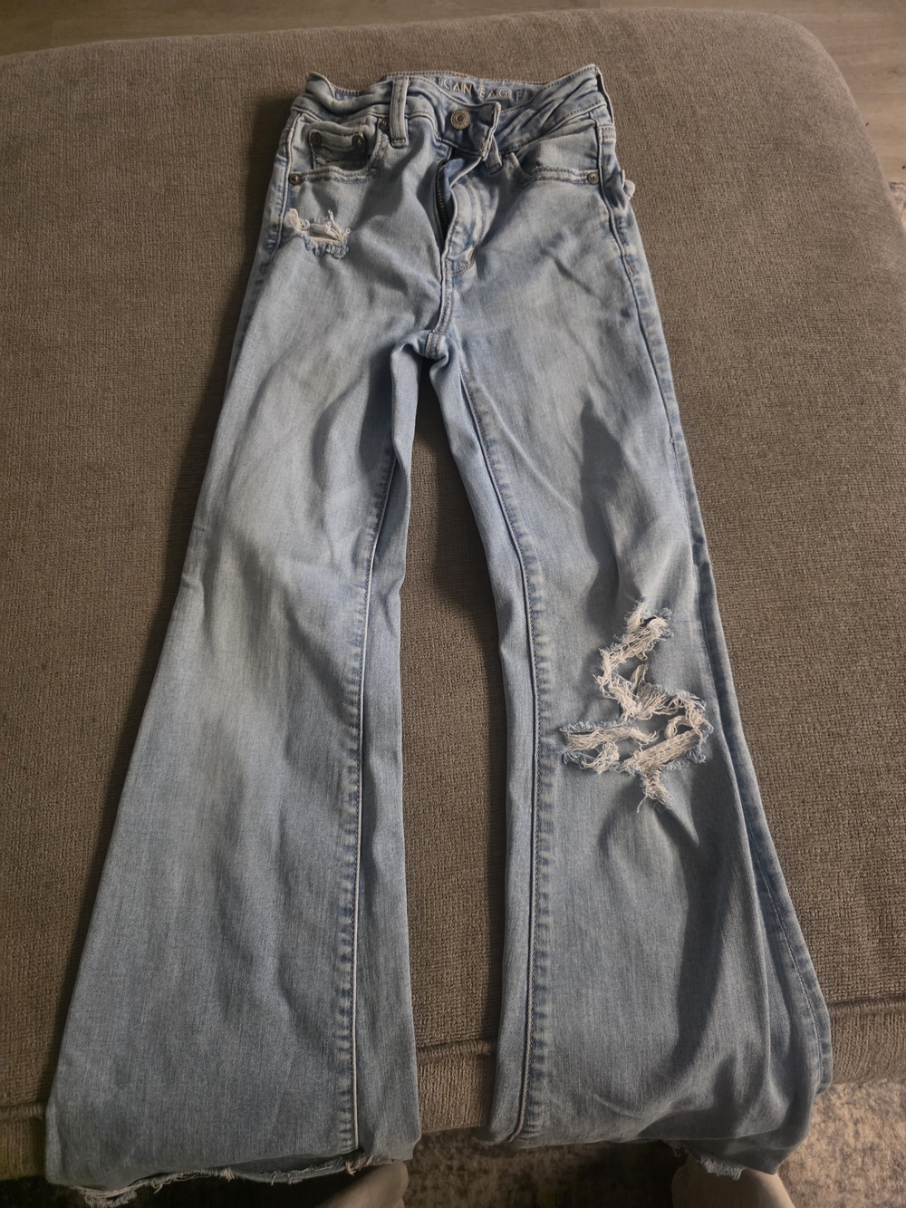 American Eagle Outfitters Light Blue Distressed Flare Jeans (SIZE 000)